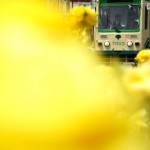 【Tokyo Train Story】黄色のバラと都電があれば春色景色の出来上がり！