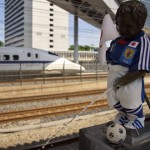 【Tokyo Train Story】浜松町駅の小便小僧がサッカー日本代表に！