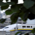 【Tokyo Train Story】木々の隙間から見える東北新幹線