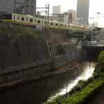 【Tokyo Train Story】キラキラ輝く水面
