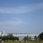 【Tokyo Train Story】芝生はみんなの遊び場だ