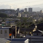 【Tokyo Train Story】山と街が近接する風景（多摩都市モノレール）