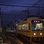 【Tokyo Train Story】深い青の空と黄色い都電