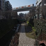 【Tokyo Train Story】ビルとビルの谷間の川（多摩都市モノレール）