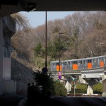 【Tokyo Train Story】多摩丘陵トンネルに入ってくる多摩モノレール