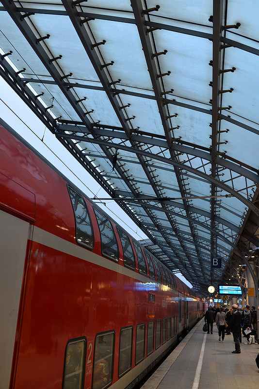 ケルン中央駅 Koln Hbf の紹介 フランス ベルギー オランダへと行く国際列車のタリスもいた ドイツ路地裏散歩の旅 その7 Anaxトラベラーズ とくとみぶろぐ