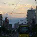 【Tokyo Train Story】夕暮れ時の都電の灯りが作る風景