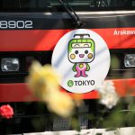 【Tokyo Train Story】都電荒川線8900型とバラの花