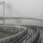 【Tokyo Train Story】ゆりかもめ車内から望むレインボーブリッジ