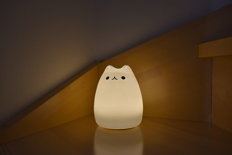 充電式の猫型ライトがかわいい！寝室などの間接照明にぴったりですよ 